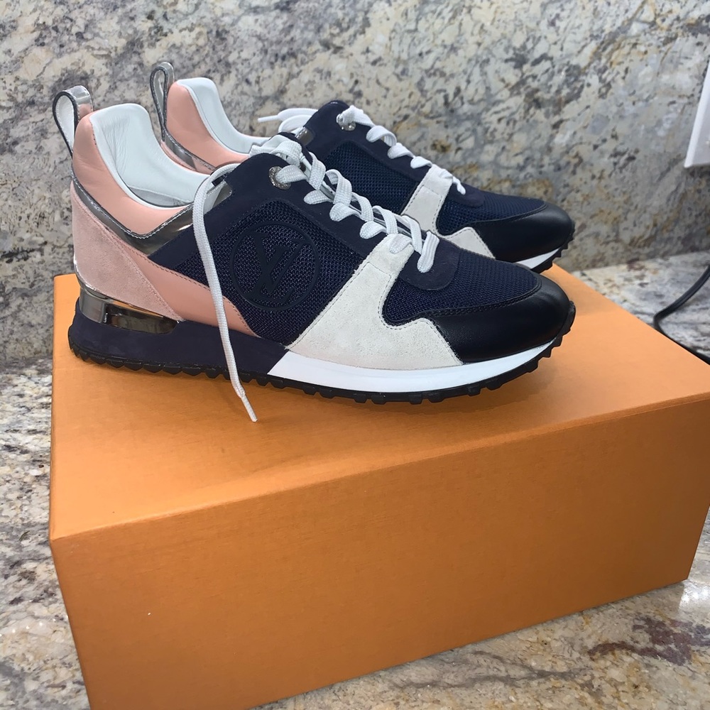 Louis Vuitton Sneakers NIB size 38